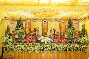 Lập bàn thờ phật trong tang lễ