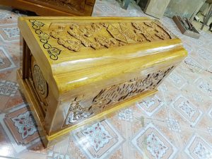 Áo quan gỗ vàng tâm